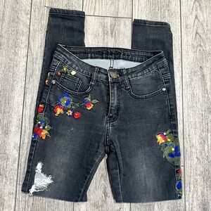Super cute black embroidered jeans